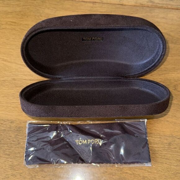 TOM FORD eyeglass case & cleaning cloth - Picture 5 of 6